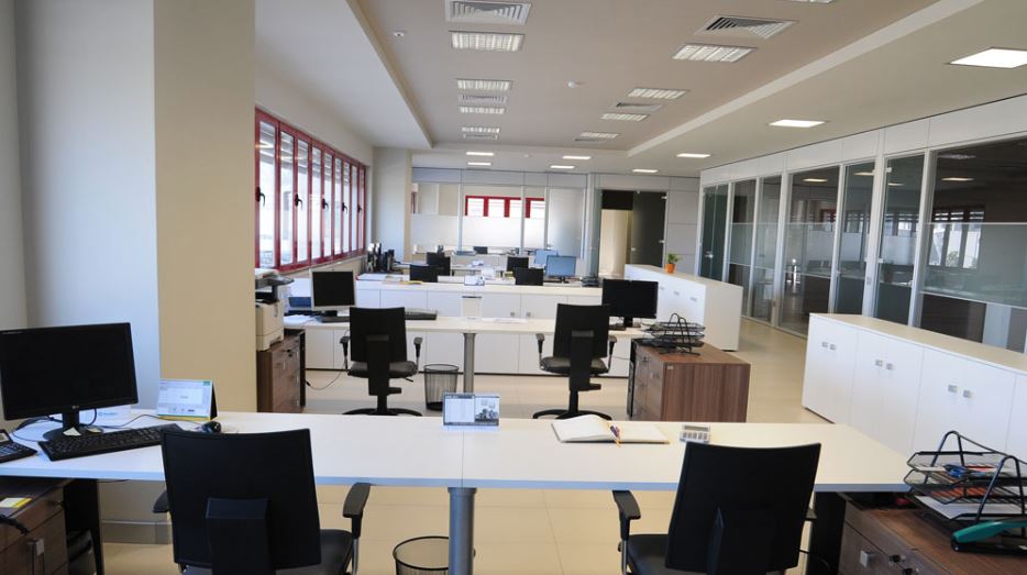 Draftstrategjia e administratës: Do rishikohet struktura e pagave dhe puna nga shtëpia
